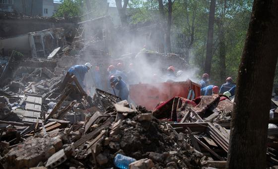 El jefe de los derechos de la ONU requiere fin de asesinatos diarios en Ucrania después de ataques mortales de fin de semana
