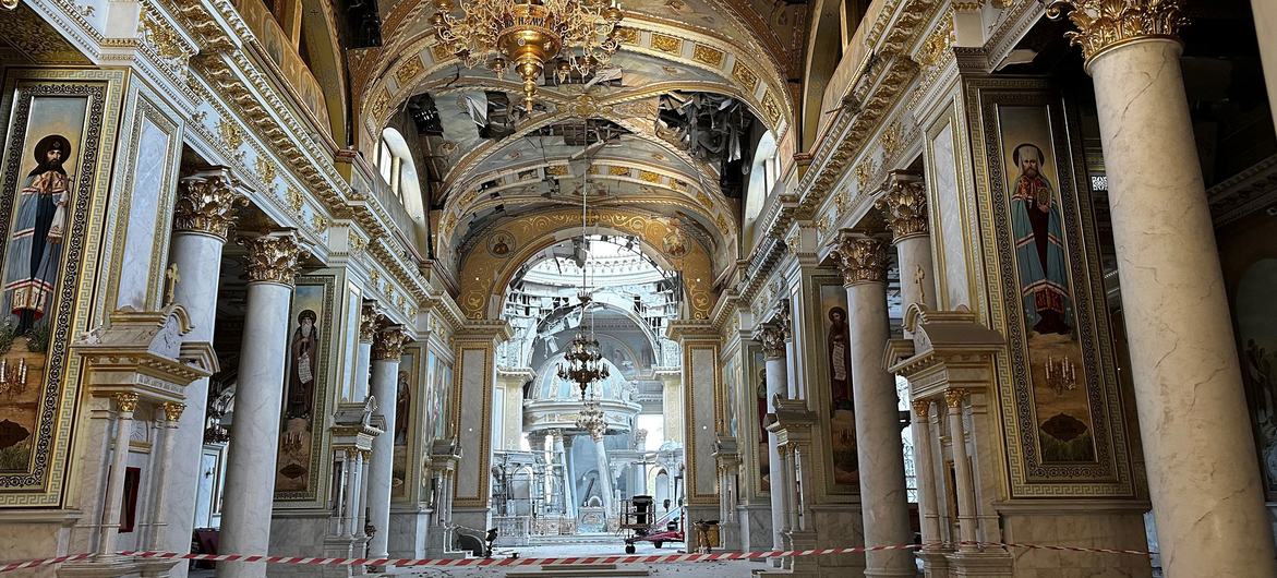La cathédrale de la Transfiguration à Odessa a été endommagée par des bombardements.