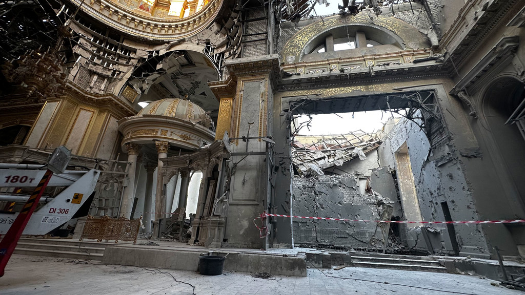 La cathédrale de la Transfiguration, située dans le centre-ville d'Odessa, a été endommagée par des frappes.