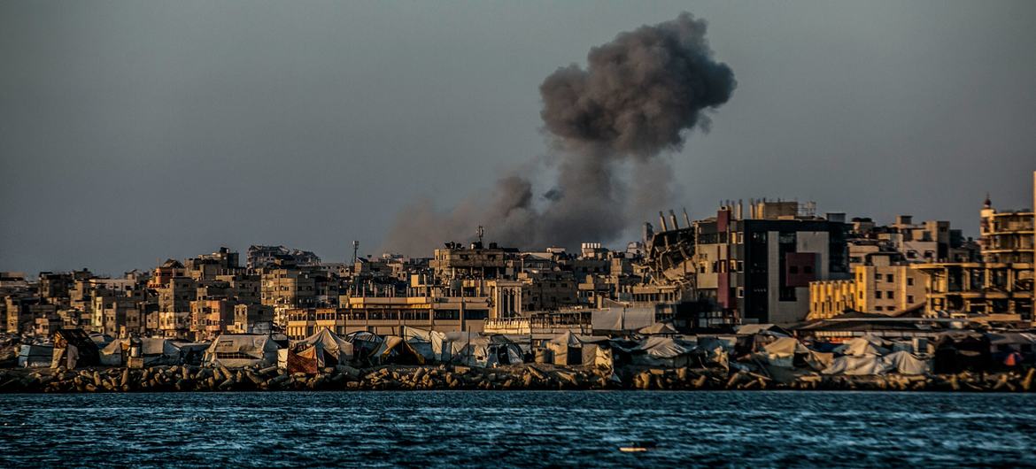 Frappes aériennes sur la ville de Gaza.