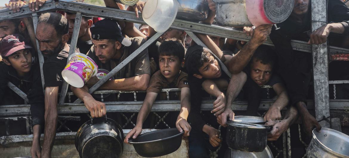 Children trying to get food from aid distribution centers in Gaza.