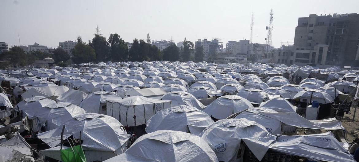 UN warns that displaced Gazans face freezing nights and food shortages UN warns that displaced Gazans face freezing nights and food shortages