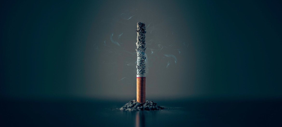 A OMS afirma que as despesas globais com saúde e a perda de produtividade devido ao tabaco equivalem a US$ 1,4 bilhões anualmente