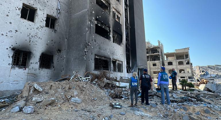 一个联合国小组评估加沙医疗设施的受损情况。