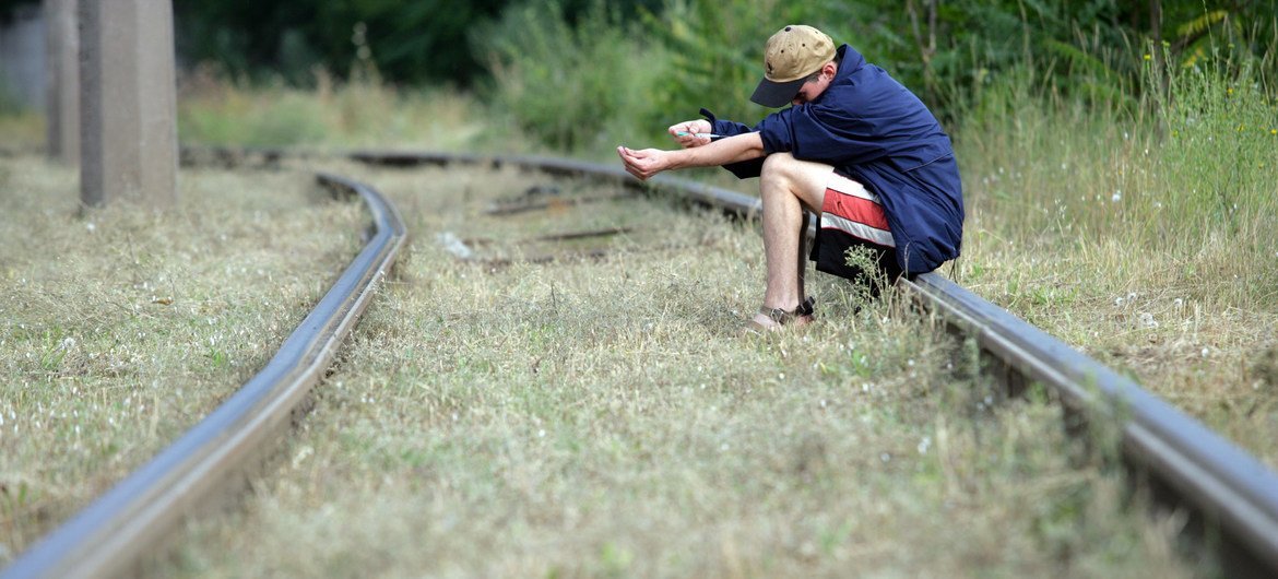 Uso de drogas entre adolescentes é problema sério em todo o mundo. 