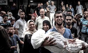 Una familia llora a una niña asesinada durante un ataque israelí. (Foto de archivo)