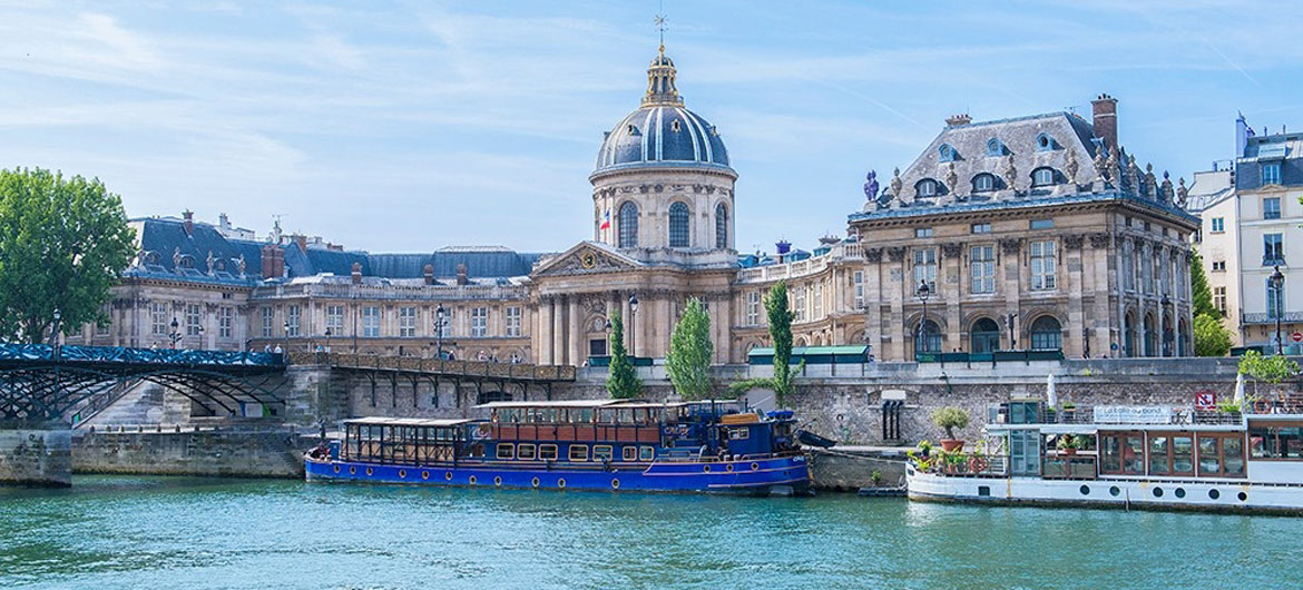 Orillas del río Sena en París, Francia.