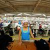 Trabajadora de una planta procesadora de ropa en Nicaragua.
