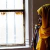 Una migrante etiope de 19 años que fue víctima de trata se recupera en un lugar seguro en Yemen.