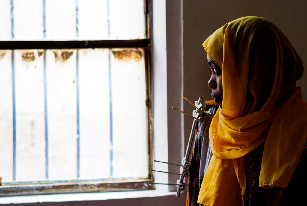 Una migrante etiope de 19 años que fue víctima de trata se recupera en un lugar seguro en Yemen.