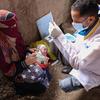 A member of IOM’s health outreach team provides primary health care in Yemen.