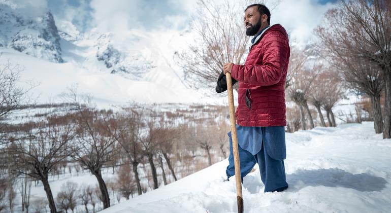 A community leader demonstrates the glacier grafting method in the Chunda Valley of northern Pakistan. A community leader demonstrates the glacier grafting method in the Chunda Valley of northern Pakistan.