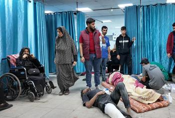 Des patients sont soignés à l’hôpital Kamal Adwan, dans le nord de Gaza.