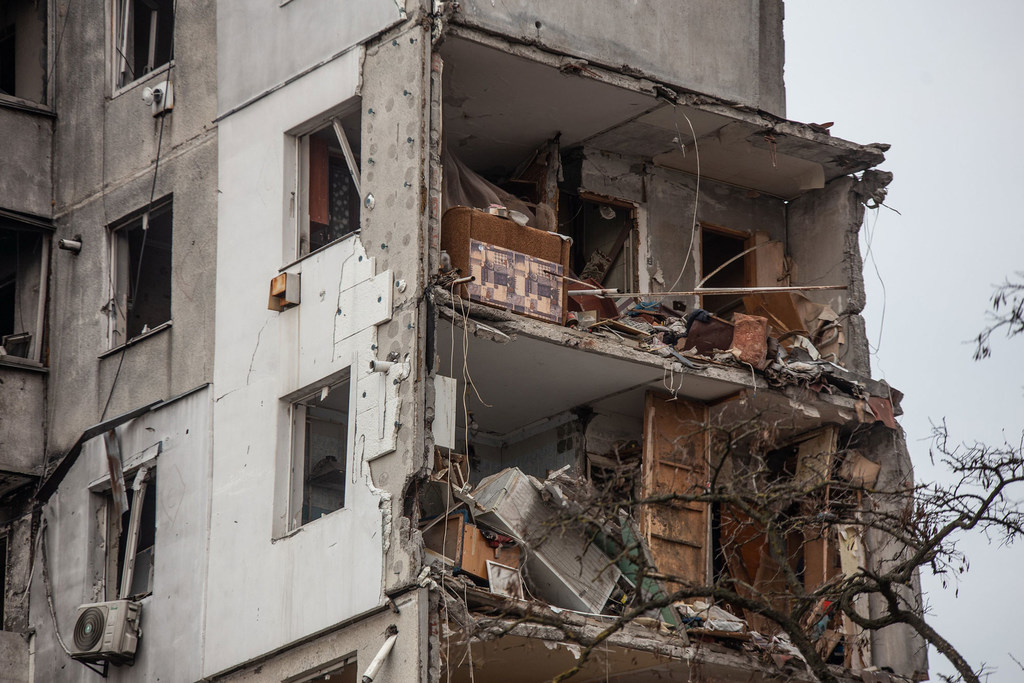 La guerre en Ukraine a provoqué de graves dégâts aux logements et aux infrastructures publiques.