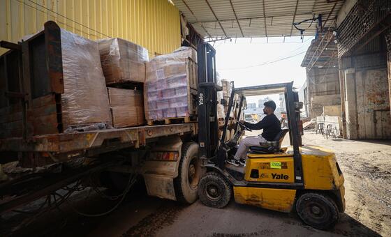 Разгрузка гуманитарной помощи в Газе (архив). 