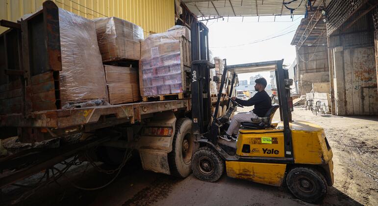 Разгрузка гуманитарной помощи в Газе (архив). 