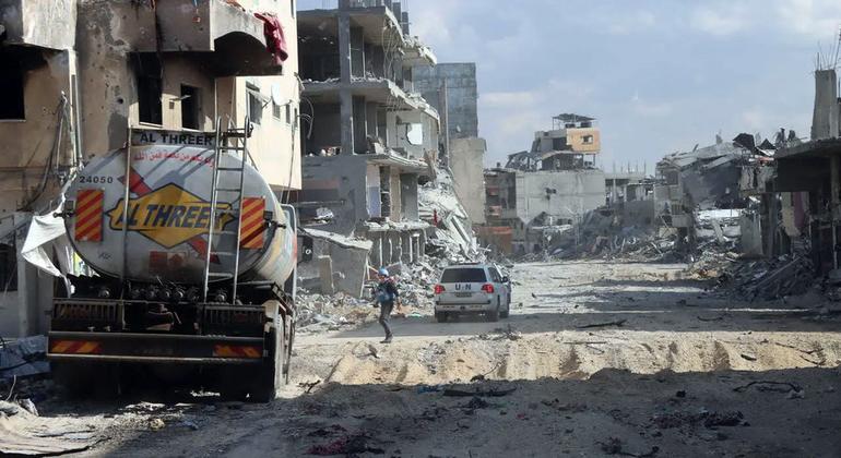 A United Nations team attempts to deliver fuel to Nasser hospital through destroyed roads in mid-February 2024.
