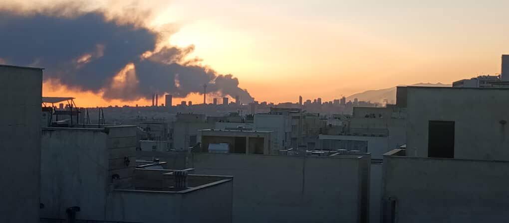 Edificio en el este de Teherán con daños por los bombardeos.