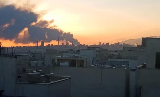 Edificio en el este de Teherán con daños por los bombardeos.