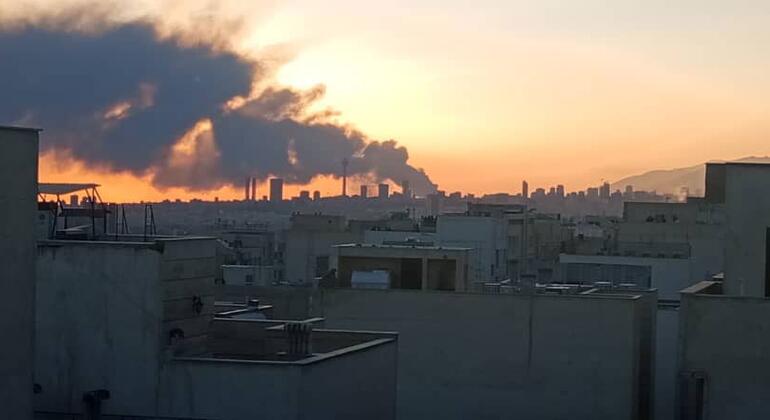 Un immeuble à l'est de Téhéran endommagé par une bombe.