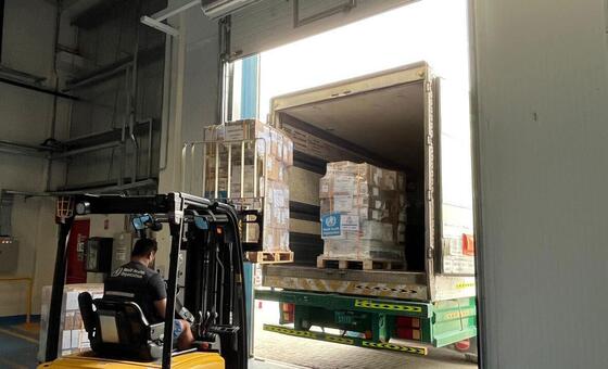 يتم شحن شحنة من الإمدادات الطبية الأساسية إلى لبنان من مركز الخدمات اللوجستية لمنظمة الصحة العالمية في دبي، الإمارات العربية المتحدة.