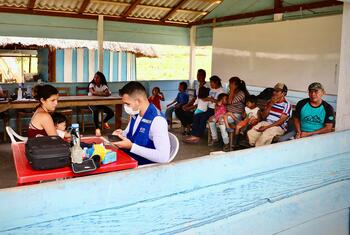 Equipe médica da OIM que presta cuidados de saúde a refugiados venezuelanos e comunidades de acolhimento em Roraima, Brasil.