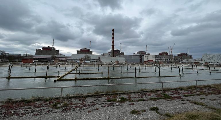 El agua se utiliza para refrigerar los sistemas de la central nuclear de Zaporizhzhya, enUcrania..