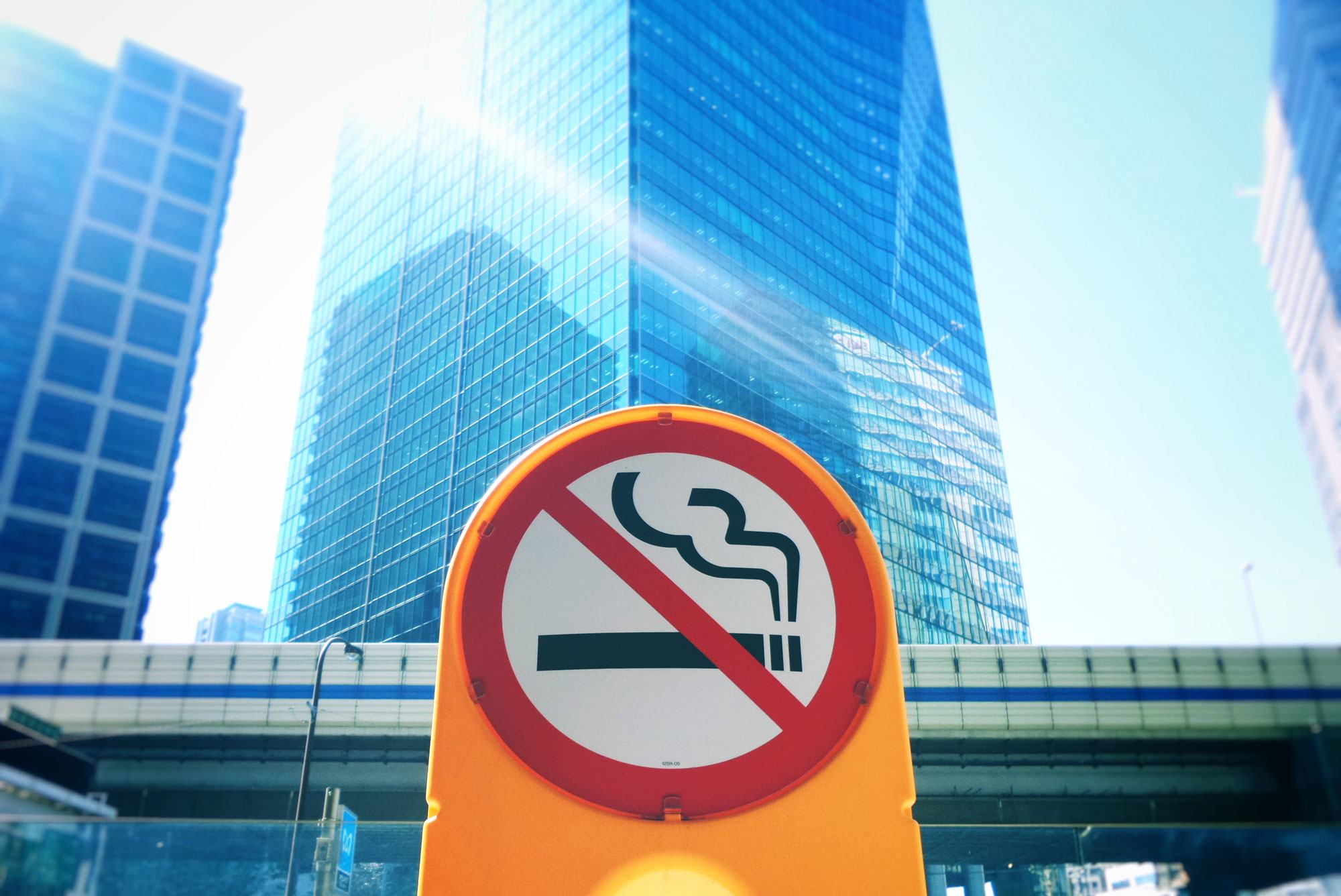 通往“无烟社会”之路：全球七成人口受至少一项烟草控制措施保护