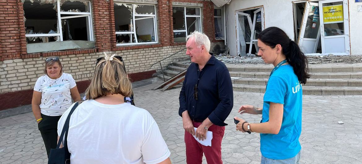 Humanitarian Coordinator for Ukraine Matthias Schmale (2nd from right) stands in front of a transit centre for displaced people fleeing hostilities in the front-line Donetsk Region.