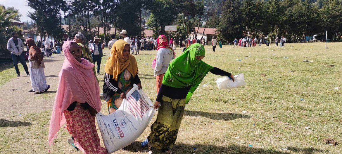 Food is delivered to 450,000 people in northern Ethiopia who have been affected by conflict.