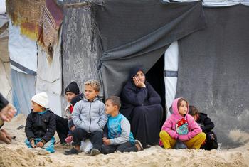 En Gaza, las primeras lluvias de la temporada invernal suponen aún más sufrimiento, ya que medio millón de personas corren peligro en las zonas inundadas.