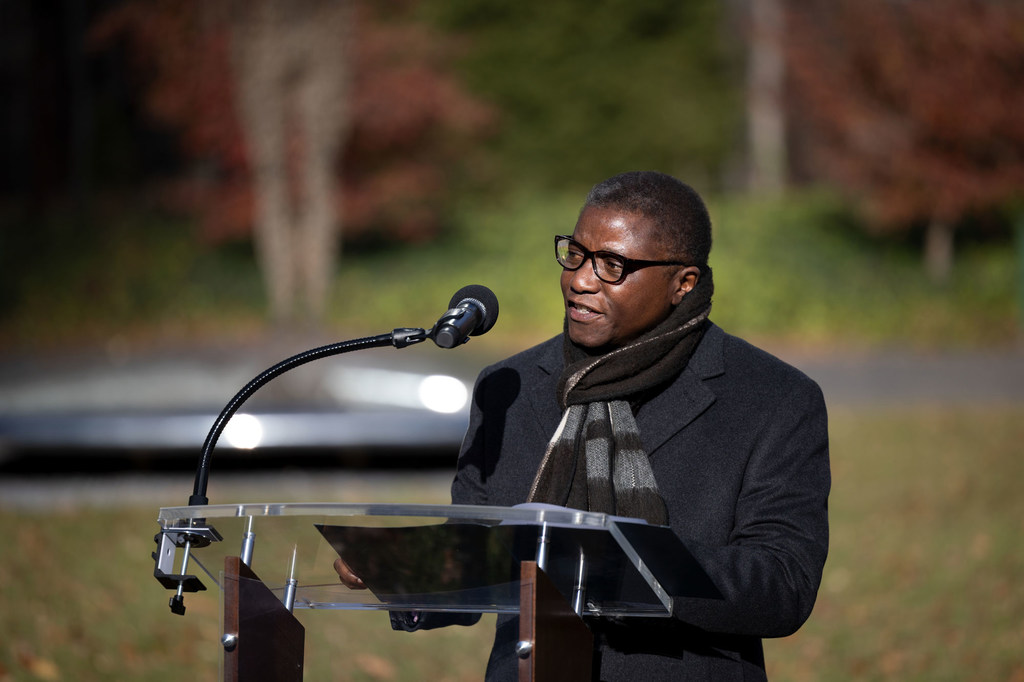 Chaloka Beyani, Conseiller spécial pour la prévention du génocide lors de l'inauguration du mémorial de la Fleur de Srebrenica.