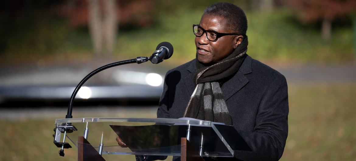 Chaloka Beyani, Conseiller spécial pour la prévention du génocide lors de l'inauguration du mémorial de la Fleur de Srebrenica.