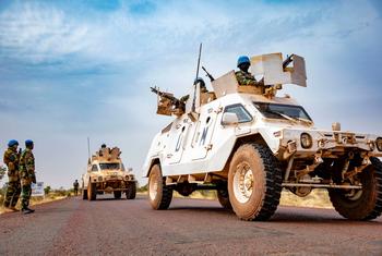 Des soldats de la paix de l'ONU patrouillent au Mali, lors d'un déploiement de l'ancienne opération de maintien de la paix de l'ONU, la MINUSMA (archive).