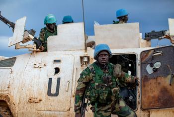Des soldats de la paix de l'ONU patrouillent dans le cadre de l'ancienne mission de paix de l'ONU au Mali.