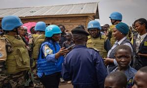 UN police officers talk to displaced people in a camp close to eastern Democratic Republic of the Congo provincial capital Goma. (file)