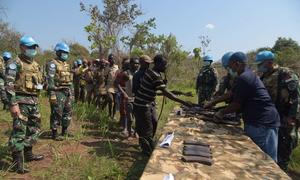 Wanamgambo mashariki mwa DRC wakisalimisha silaha zao kwa MONUSCO