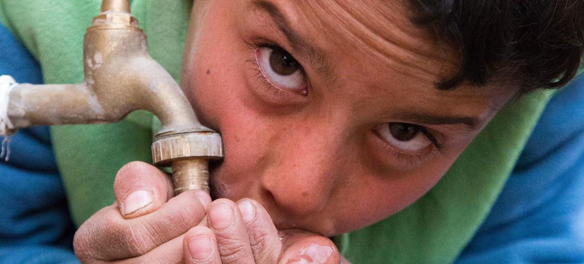 El agua limpia y las buenas prácticas de higiene son esenciales para la salud de los niños de Afganistán.