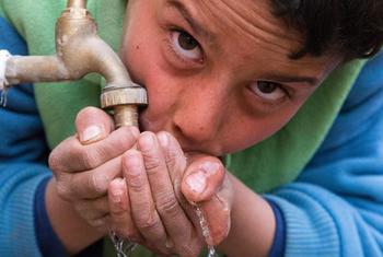 El agua limpia y las buenas prácticas de higiene son esenciales para la salud de los niños de Afganistán.