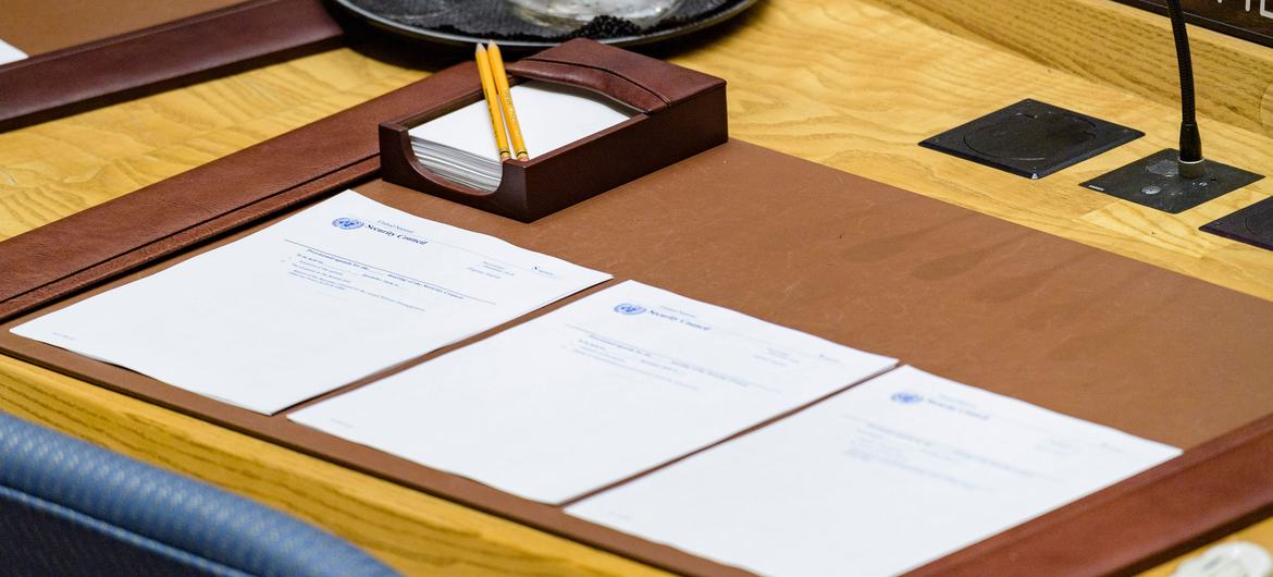 A view of the documents outlining the agenda of three Security Council meetings. (document)