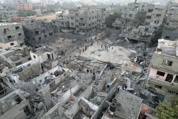 加沙城严重受损和倒塌的建筑物鸟瞰(2023 年 10 月）。