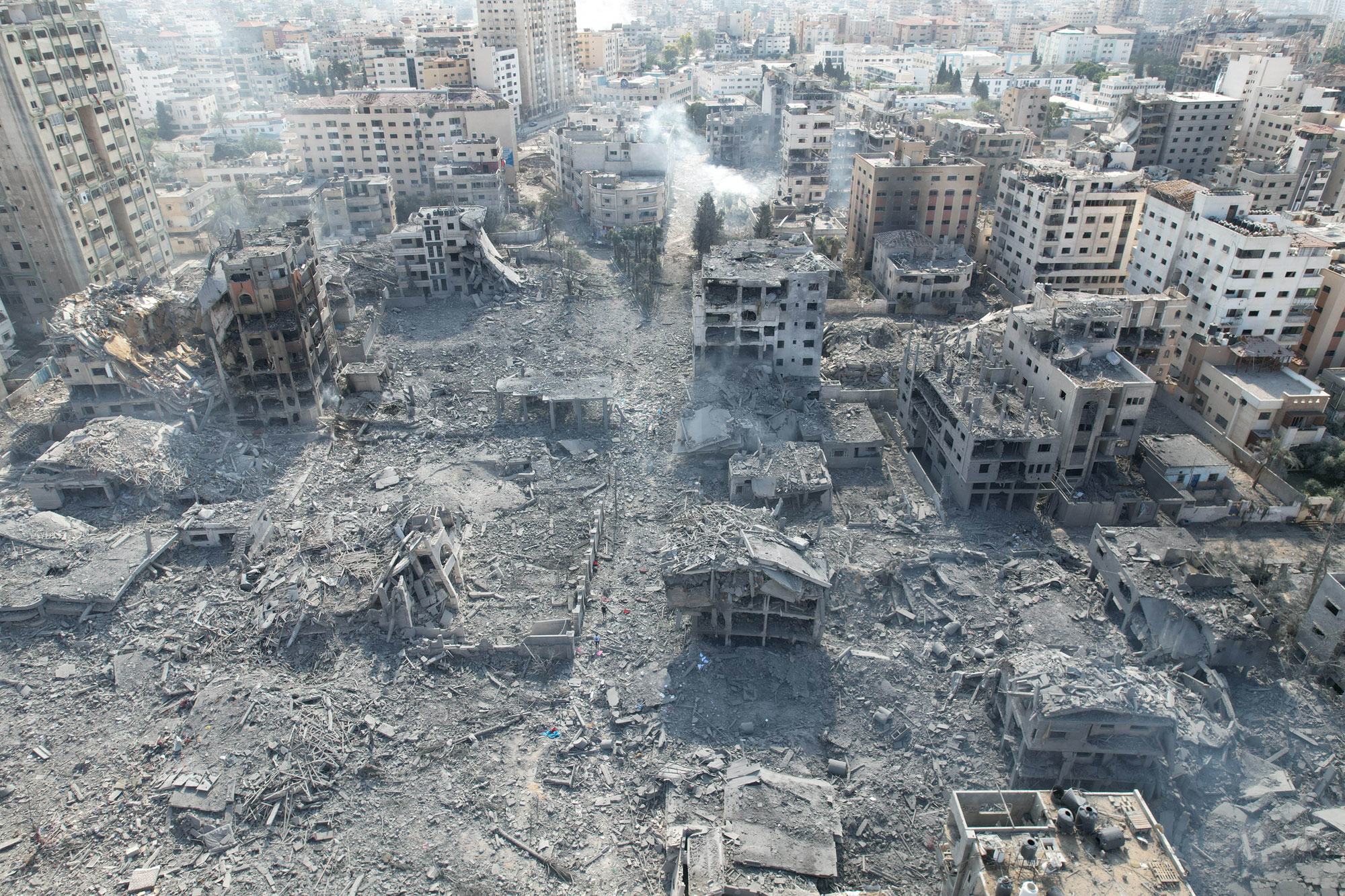 حول القصف الإسرائيلي أجزاء كبيرة من قطاع غزة إلى أنقاض