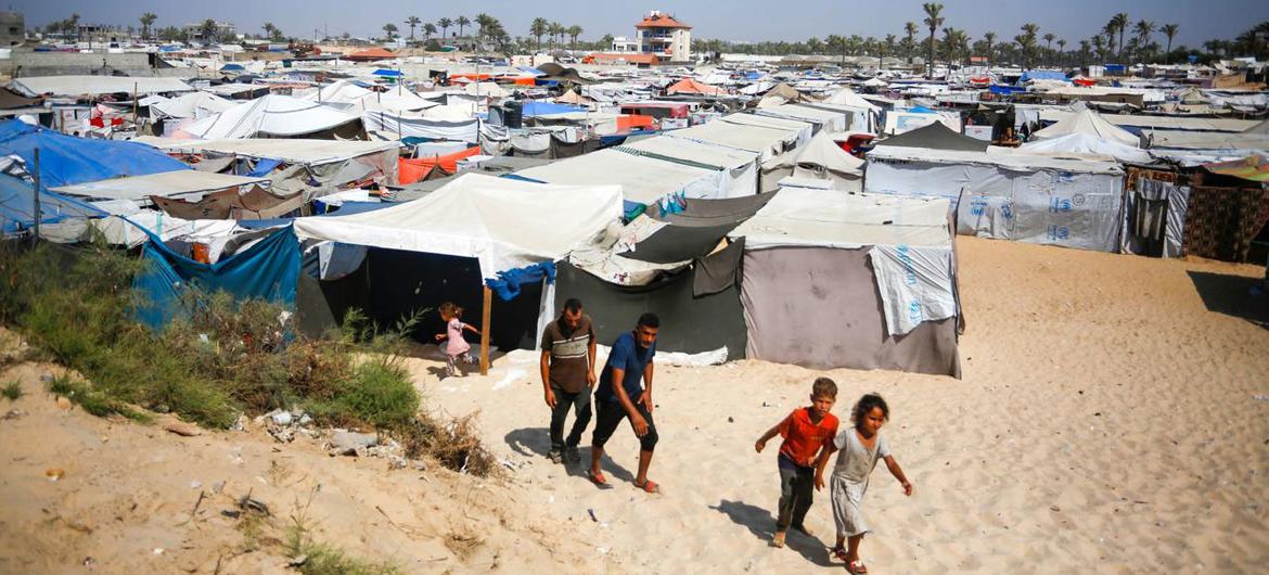 Em Gaza, muitas pessoas que fugiram das suas casas vivem em tendas