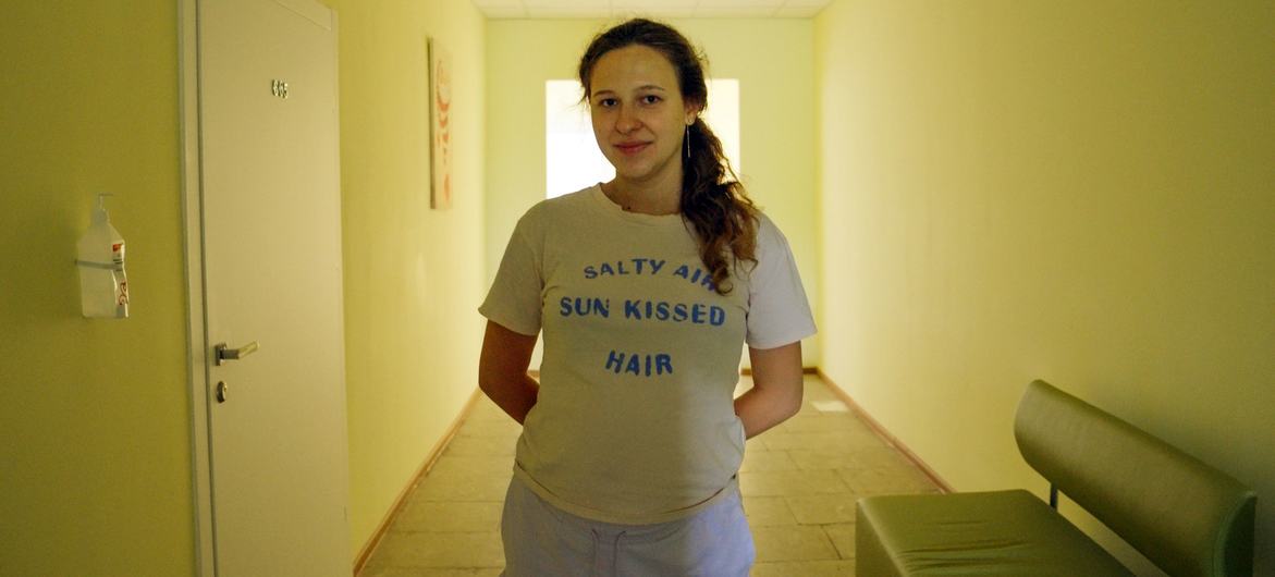 Expectant mother Oksana describes rushing to the shelter during an air raid.