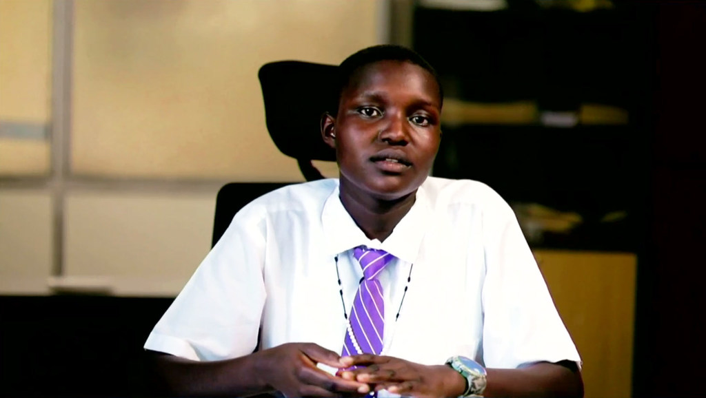Santa Rose Mary, d'Ouganda, explique comment elle a été victime d'intimidation en ligne.