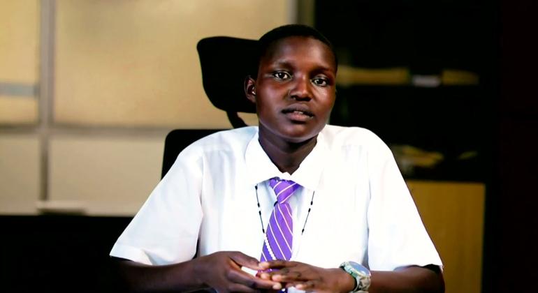 来自乌干达的儿童权益倡导者玛丽（Santa Rose Mary）讲述了她如何在网上受到欺凌。