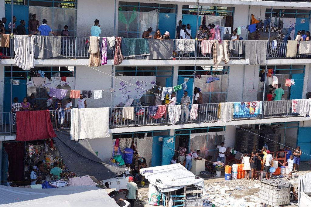 Le nombre de personnes déplacées en Haïti a fortement augmenté cette année. A Port-au-Prince, de nombreux Haïtiens déplacés trouvent refuge dans les cours de récréation des écoles du centre ville. 