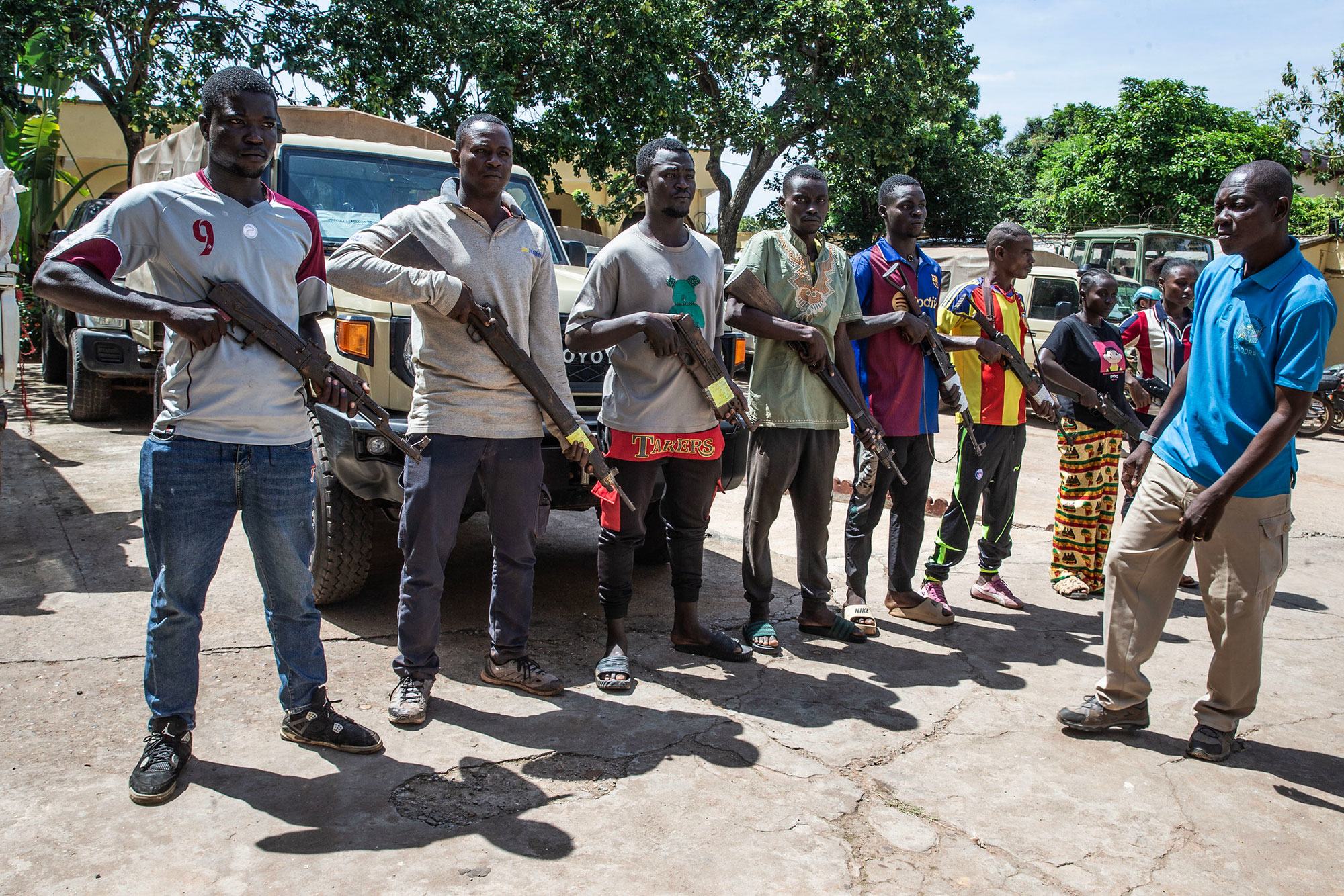 En 2023, les 100 plus grandes entreprises d'armement ont engrangé 632 milliards de dollars, tandis que les dépenses militaires mondiales ont atteint 2 700 milliards, en hausse de 37 % depuis 2015.es de démobilisation des groupes armé en République centra…