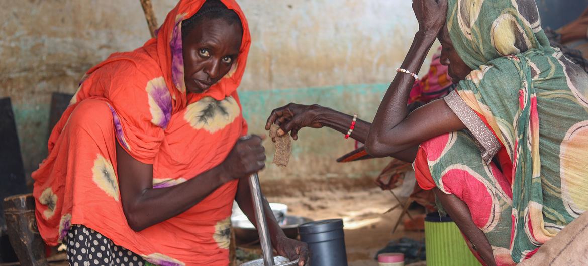 Tens of thousands fleeing on foot amid atrocities in Sudan’s El Fasher