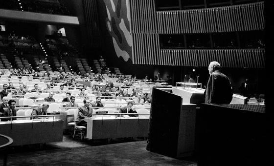 Primeira Sessão Especial de Emergência da Assembleia Geral da ONU sobre o Oriente Médio aconteceu em 1956